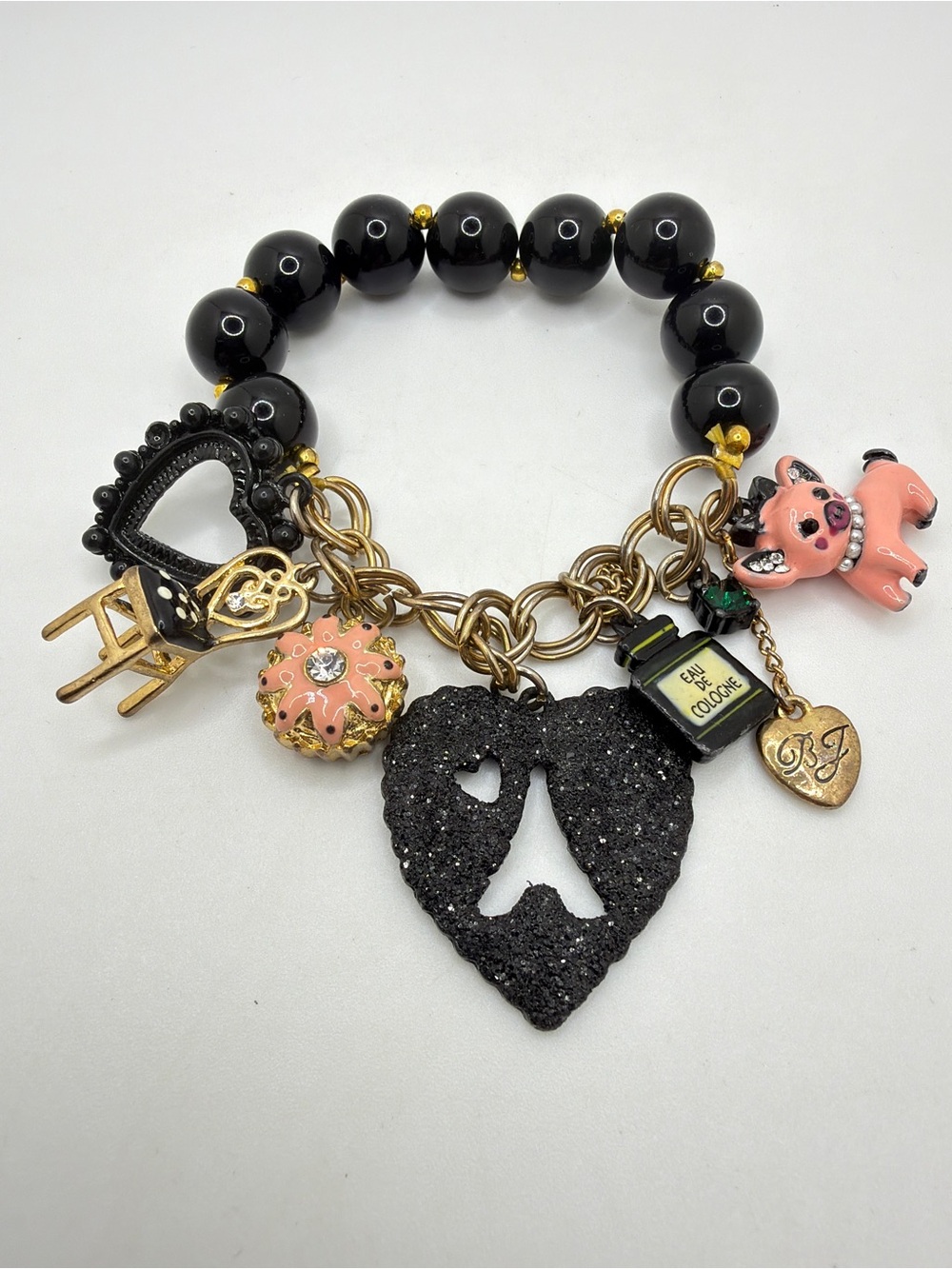 BETSEY JOHNSON Stretchy, gold‎ tone metal, acrylic, charm bracelet!